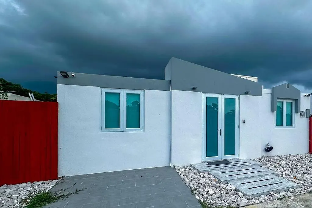 New Boutique House With Pool Near The Beach アグアダ 別荘